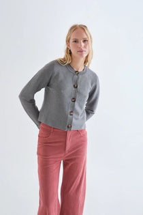 Cardigan Compañia Fantástica donna in maglia grigia con chiusura bicolore - dettaglio bottoni