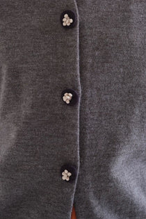 Cardigan Compañia Fantástica donna in maglia grigia - dettaglio bordi a coste