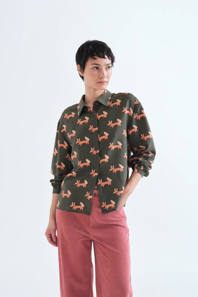 Camicia Compañia Fantástica donna in crêpe con stampa a volant - dettaglio collo e bottoni verdi