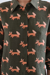 Camicia Compañia Fantástica donna in crêpe con stampa a volant - dettaglio manica