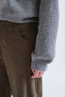 Pantaloni Compañia Fantástica donna in velluto marrone - dettaglio tessuto a coste
