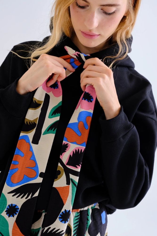 Felpa Compañia Fantástica donna nera - dettaglio coulisse cappuccio