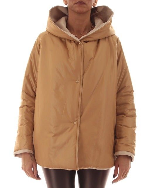 Acquista abbigliamento Cappotto GUTTHA Donna per il tuo stile sempre attuale.