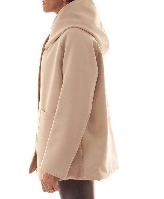 Acquista abbigliamento Cappotto GUTTHA Donna per il tuo stile sempre attuale.