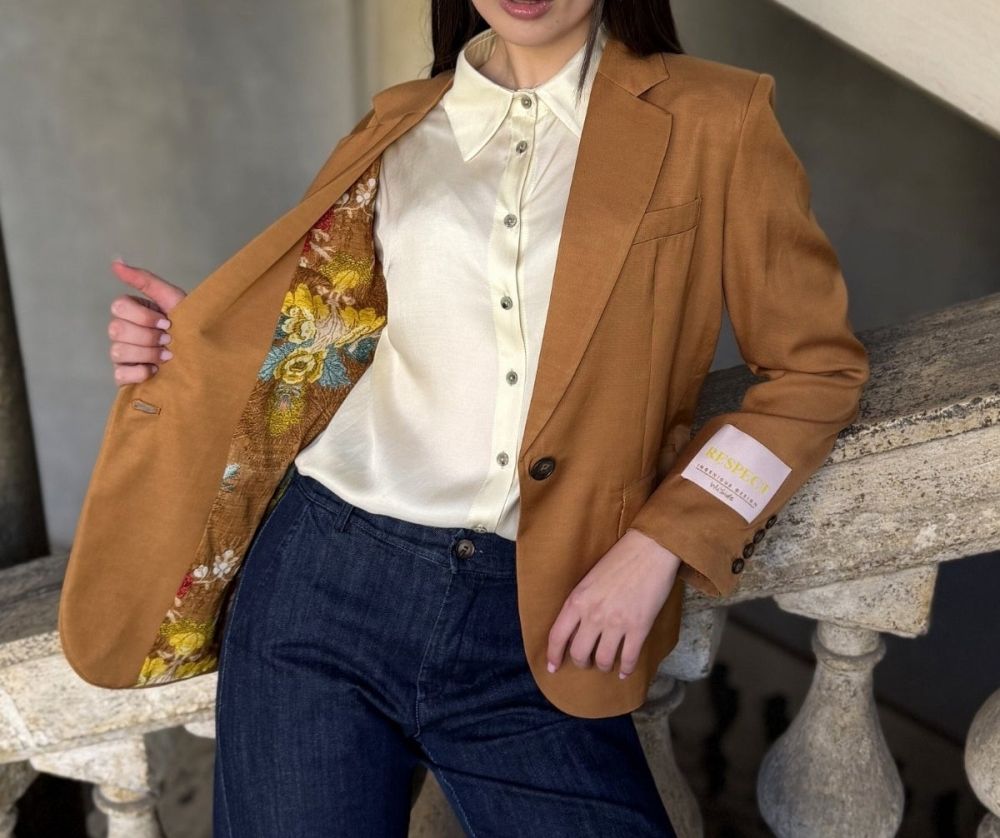 Acquista abbigliamento Giacca Donna 26005 per il tuo stile sempre attuale.