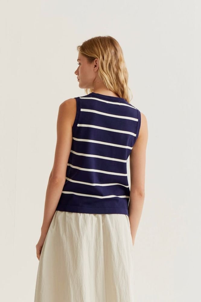 Acquista abbigliamento Gilet Compañia Fantástica 61C10408 per il tuo stile sempre attuale.