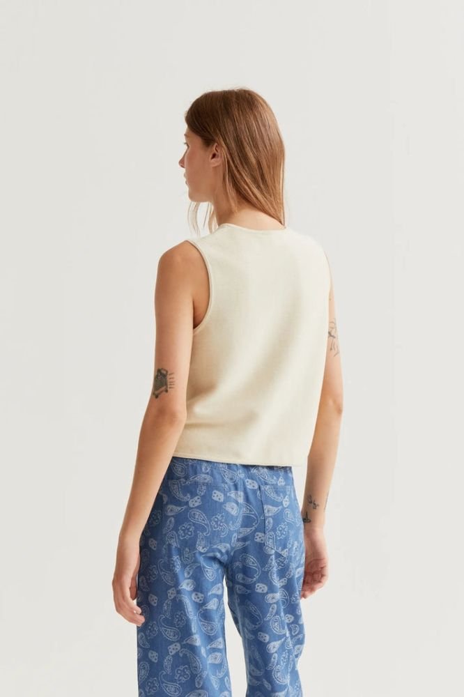 Acquista abbigliamento Gilet Compañia Fantástica Donna per il tuo stile sempre attuale.