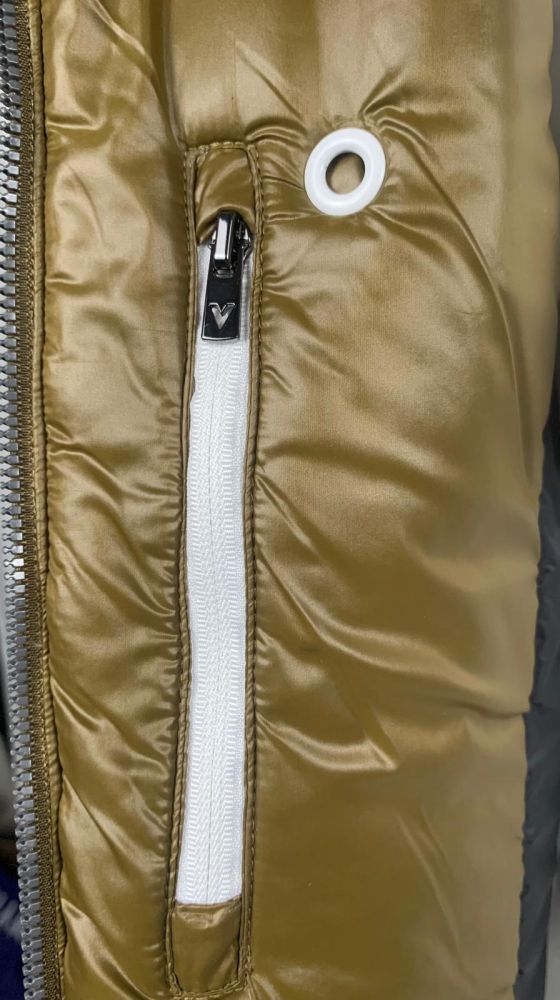 Acquista abbigliamento Giubbotto VUARNET Donna per il tuo stile sempre attuale.