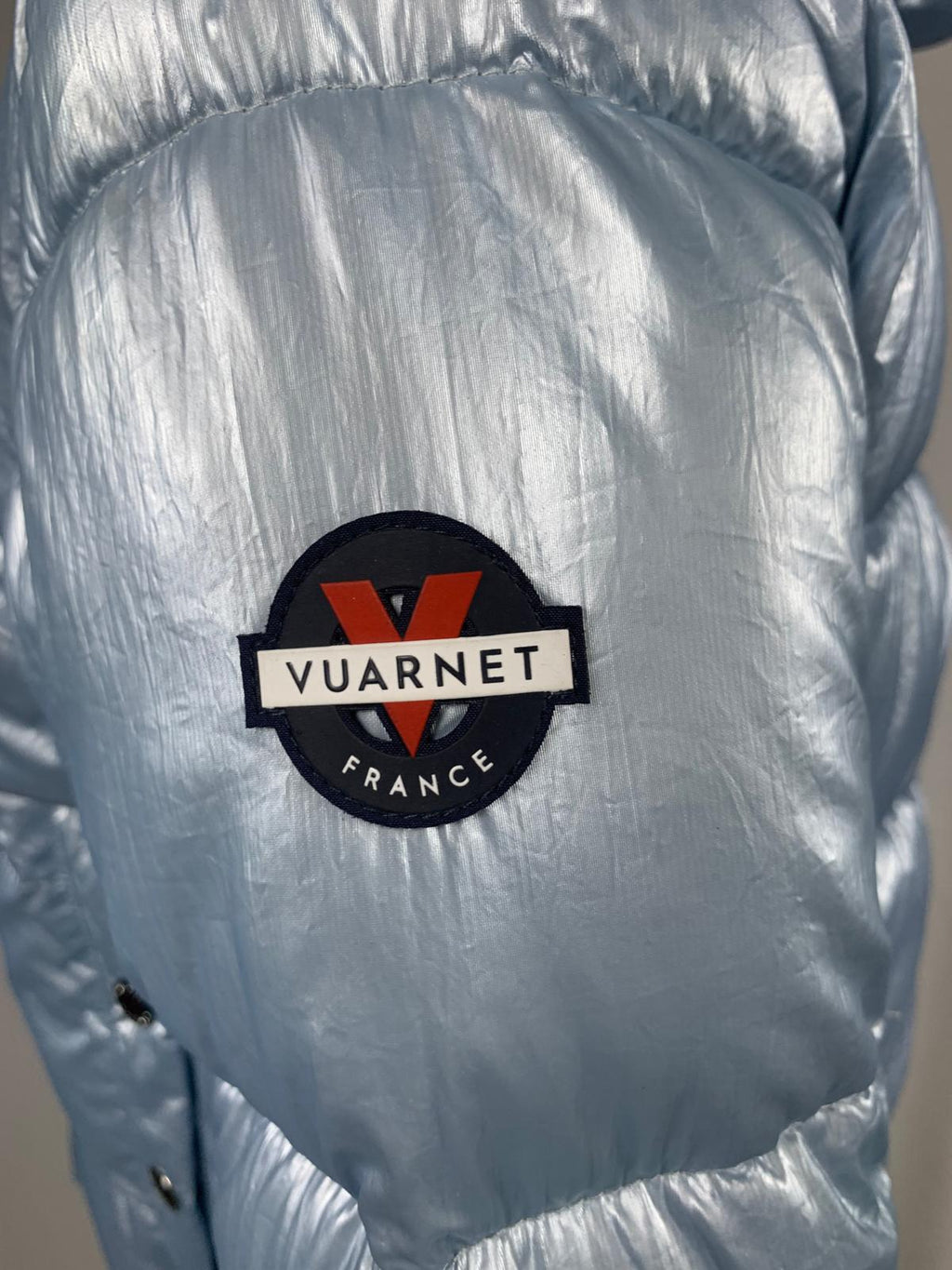 Acquista abbigliamento Giubbotto VUARNET Donna per il tuo stile sempre attuale.