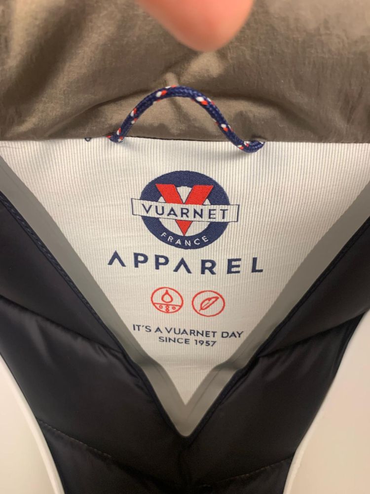 Acquista abbigliamento Giubbotto VUARNET Donna per il tuo stile sempre attuale.