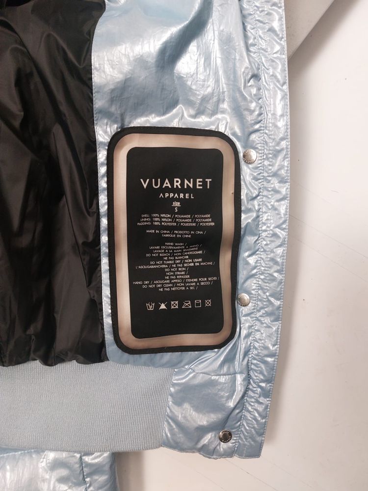Acquista abbigliamento Giubbotto VUARNET Donna per il tuo stile sempre attuale.