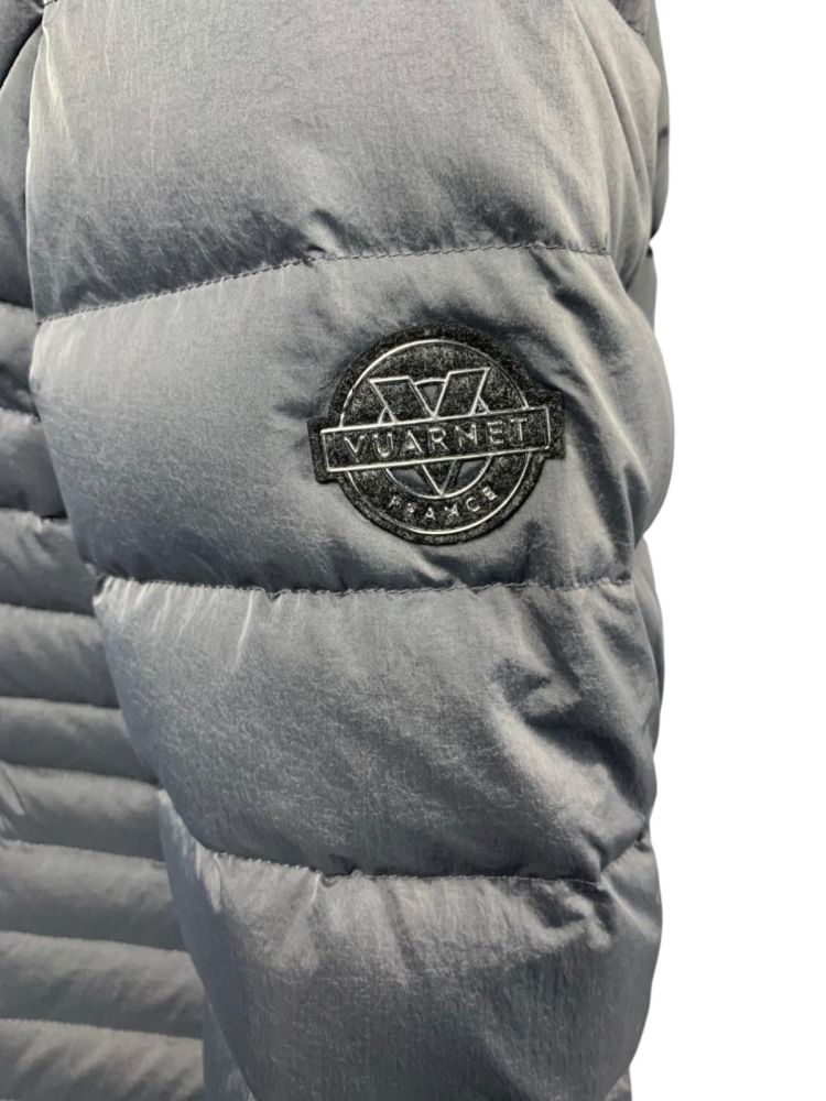 Acquista abbigliamento Giubbotto VUARNET Donna per il tuo stile sempre attuale.