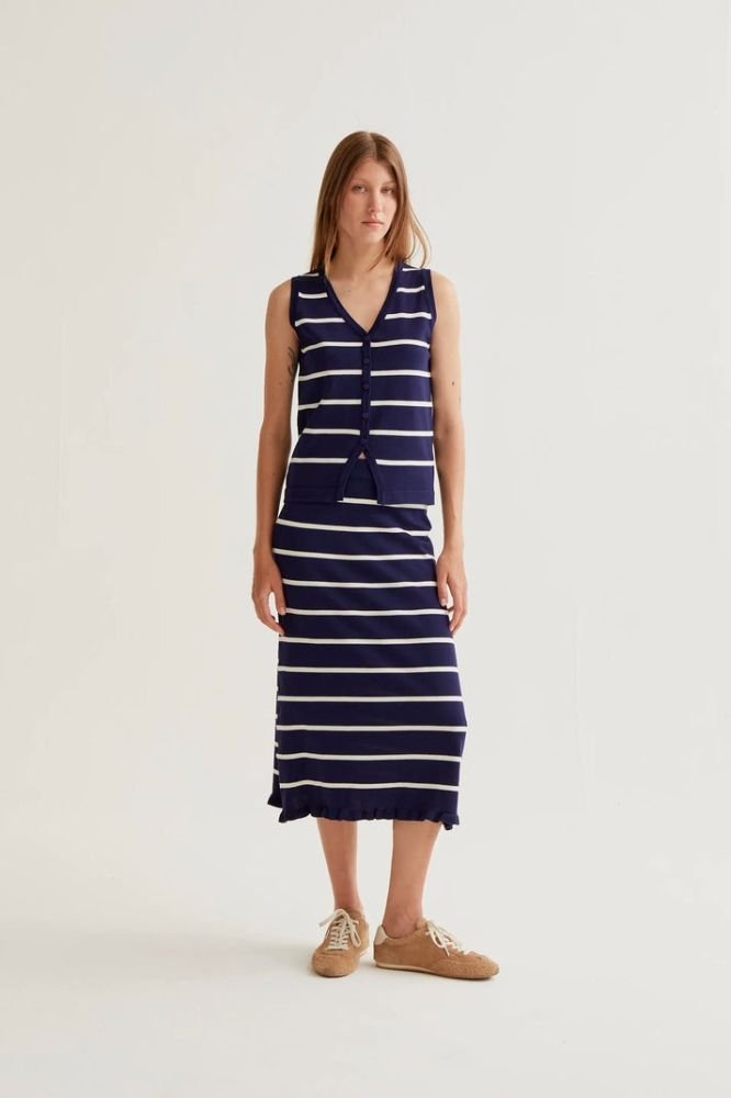 Acquista abbigliamento Gonna Compañia Fantástica 61C10410 per il tuo stile sempre attuale.