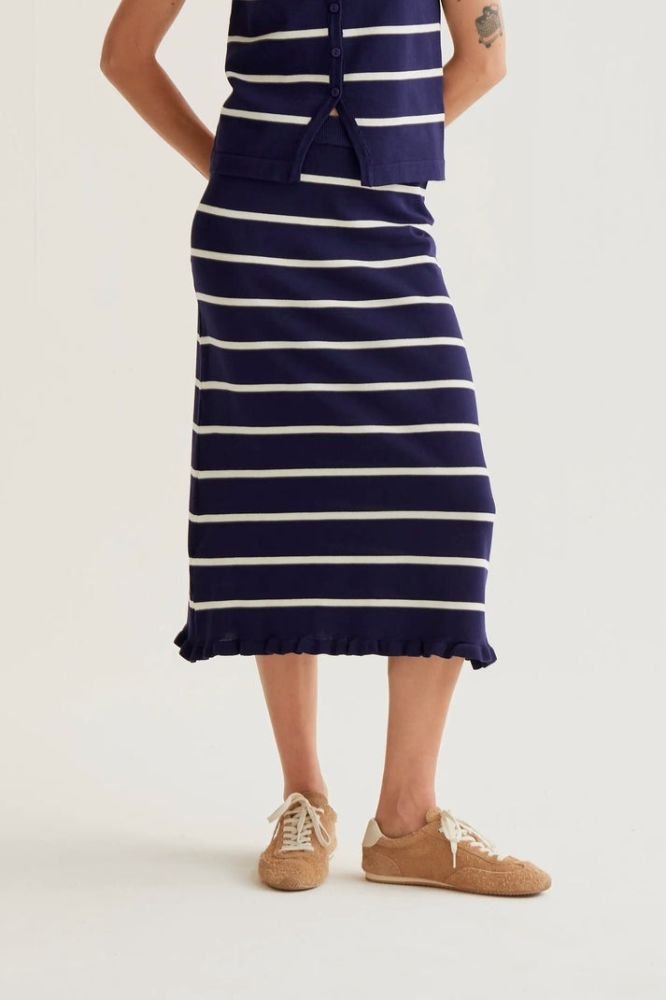 Acquista abbigliamento Gonna Compañia Fantástica 61C10410 per il tuo stile sempre attuale.