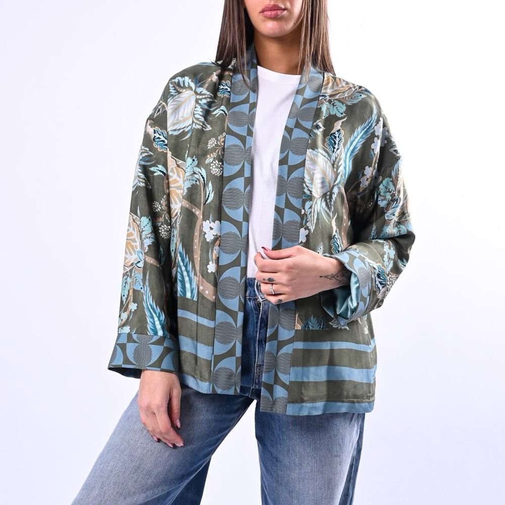 Acquista abbigliamento Kimono WU' SIDE 26251 per il tuo stile sempre attuale. Immagine principale del prodotto
