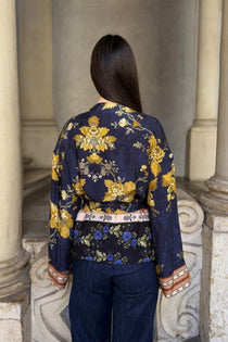 Acquista abbigliamento Kimono WU' SIDE 26277 per il tuo stile sempre attuale.