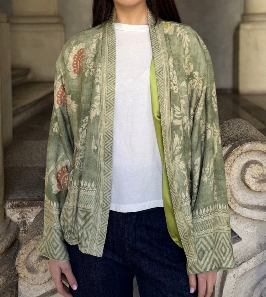 Acquista abbigliamento Kimono WU' SIDE 26285 per il tuo stile sempre attuale.