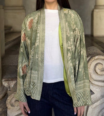 Acquista abbigliamento Kimono WU' SIDE 26285 per il tuo stile sempre attuale.