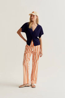 Acquista abbigliamento Maglia Compañia Fantástica Donna per il tuo stile sempre attuale.