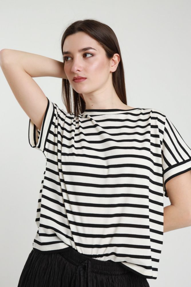 Acquista abbigliamento Maglia SUSY MIX 12140 per il tuo stile sempre attuale.