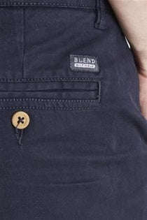 Acquista abbigliamento Pantalone BLEND 20703472 per il tuo stile sempre attuale.