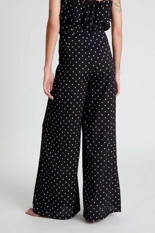 Acquista abbigliamento Pantalone Compañia Fantástica Donna per il tuo stile sempre attuale.