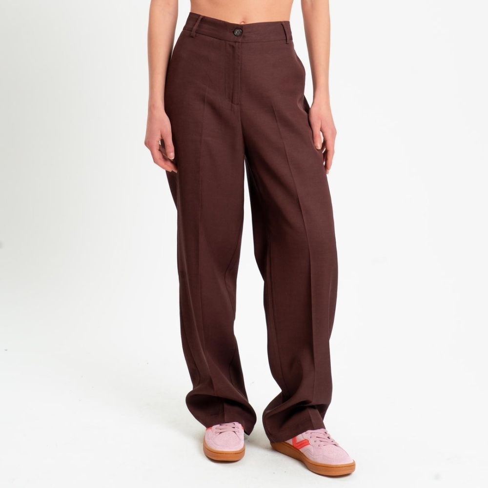 Acquista abbigliamento Pantalone Donna 26006 per il tuo stile sempre attuale.