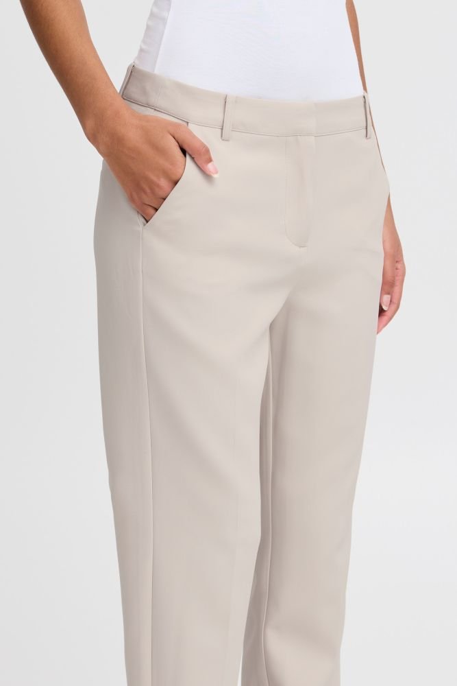 Acquista abbigliamento Pantalone ICHI 20112991 per il tuo stile sempre attuale.