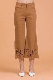 Acquista abbigliamento Pantalone TAKE TWO DK02210 per il tuo stile sempre attuale.