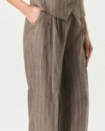 Acquista abbigliamento Pantalone WU' SIDE 26002 per il tuo stile sempre attuale.