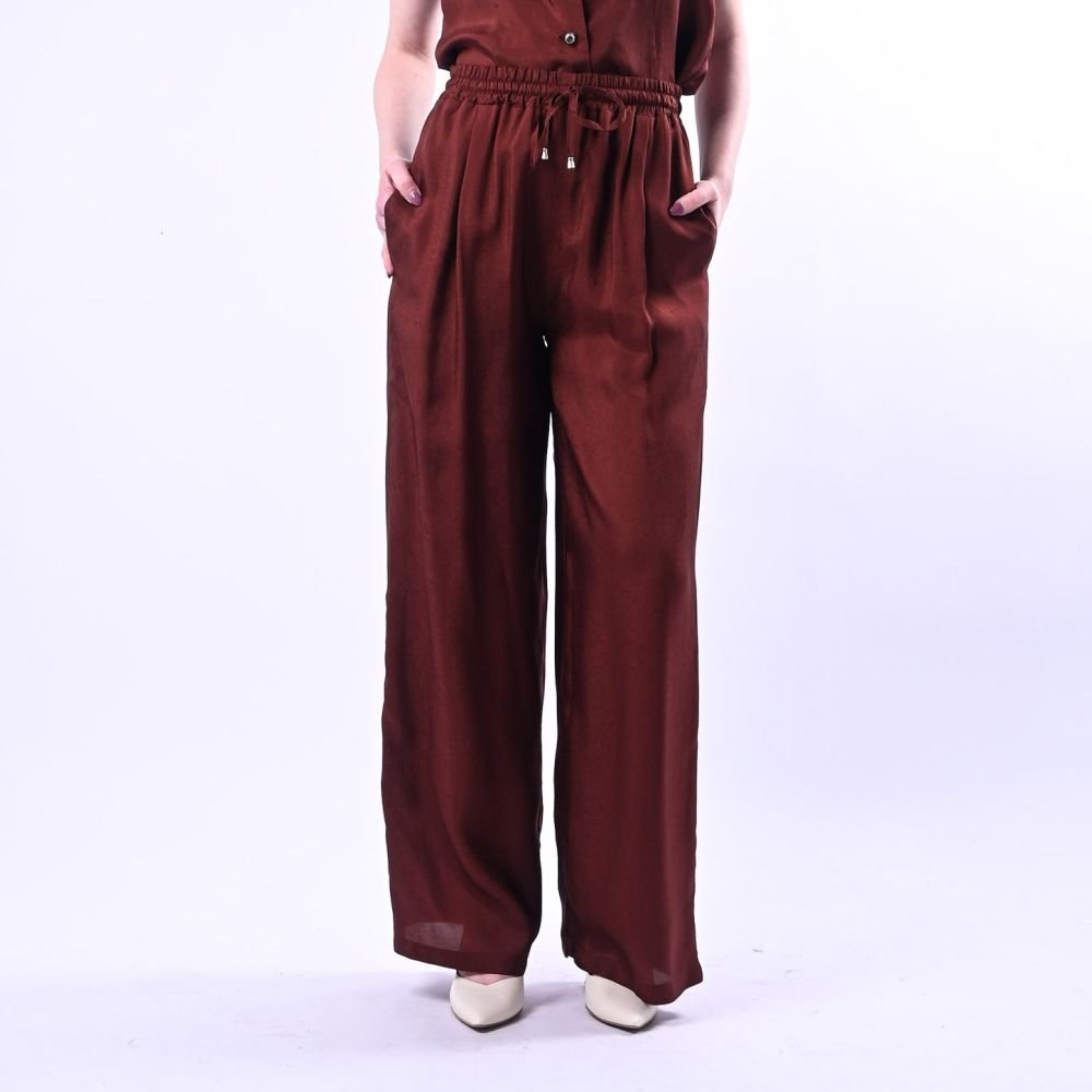 Acquista abbigliamento Pantalone WU' SIDE 26289 per il tuo stile sempre attuale.
