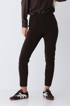 Acquista abbigliamento Pantalone TALCO Donna per il tuo stile sempre attuale.