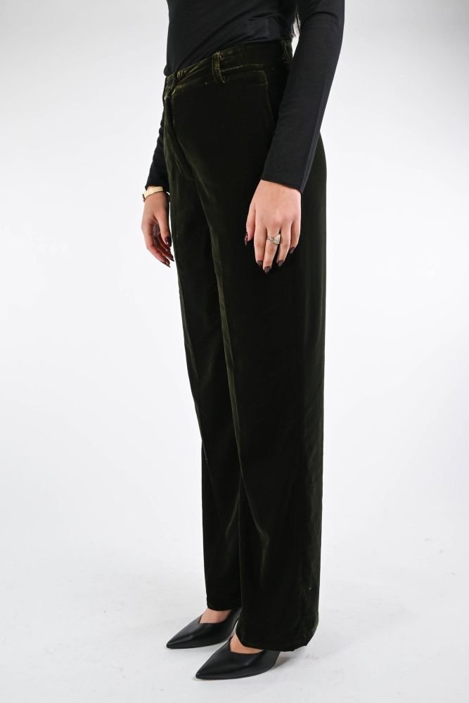 Acquista abbigliamento Pantalone WU SIDE Donna per il tuo stile sempre attuale.