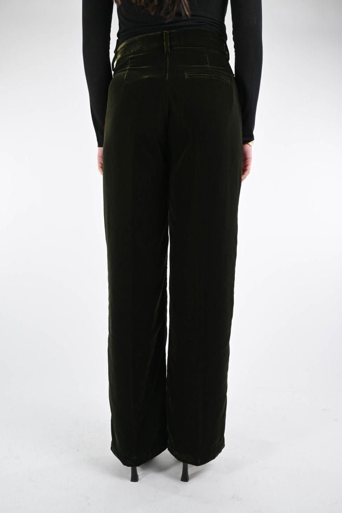 Acquista abbigliamento Pantalone WU SIDE Donna per il tuo stile sempre attuale.