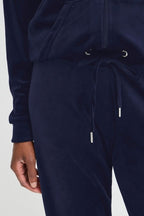 Acquista abbigliamento Tuta B.YOUNG Donna per il tuo stile sempre attuale.